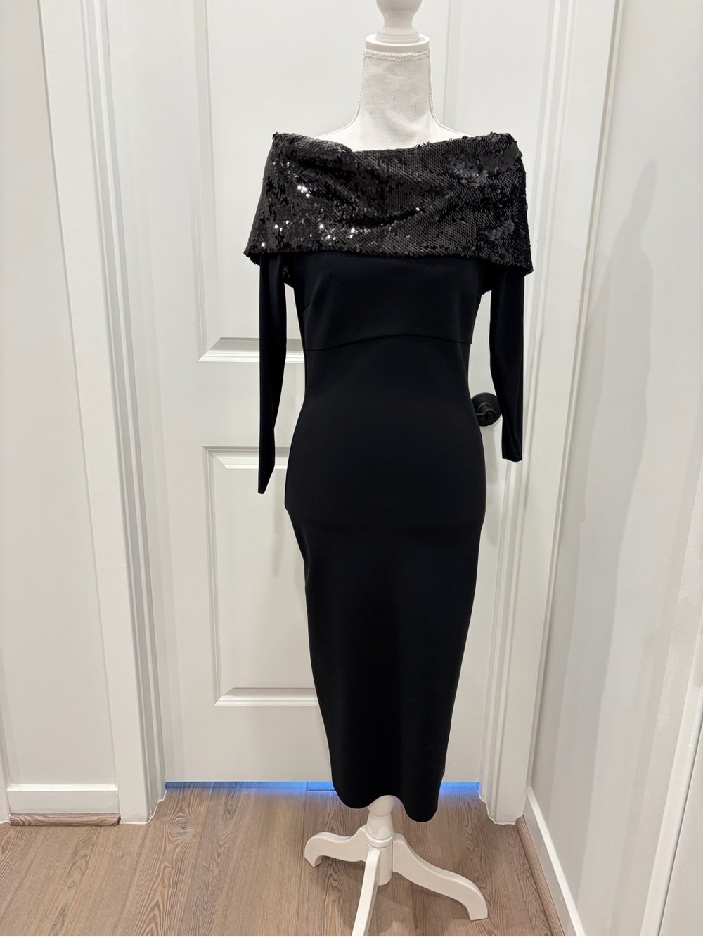 NWT Chiara Boni La Petite Robe Lipikette Off-Shoulder Sequin Dress